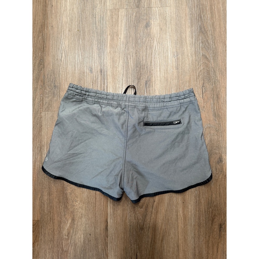Lululemon Women's Varsity Short Color Black Stretch size 10 Pocket